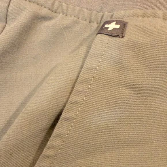 Figs Technical Collection Scrub Joggers in Gray - size Small - Picture 6 of 7